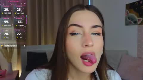 Snapshot of appleeepie chatting on 23, 11, 2025 Vicki online show from 23, 11, 2025