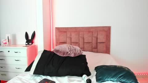 april collinsxx online show from 15, 5, 2026