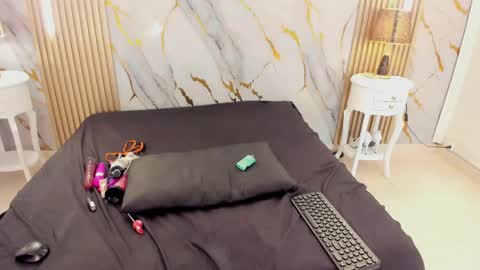 aprillross online show from 1, 4, 2026