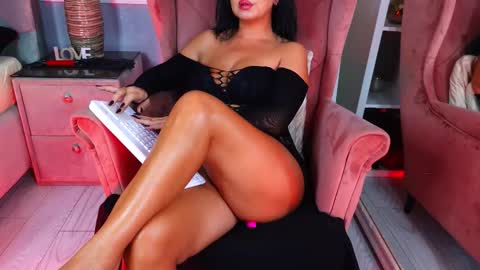 AQueenMonica online show from 28, 9, 2025