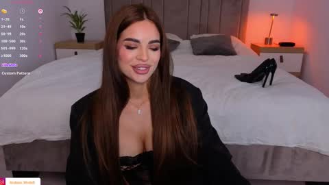 Snapshot of arabian_beautyy chatting on 14, 11, 2025 IsaBella online show from 14, 11, 2025