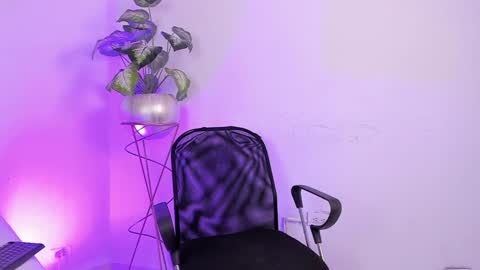   online show from 19, 1, 2025