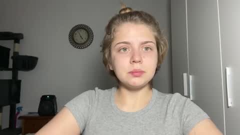 ari_crystal online show from 9, 2, 2026