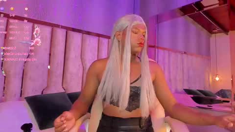 Snapshot of ari_monet chatting on 11, 3, 2025 ARI online show from 11, 3, 2025