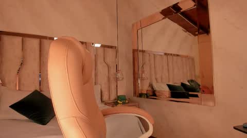 Snapshot of ari_monet chatting on 13, 9, 2025 ARI online show from 13, 9, 2025