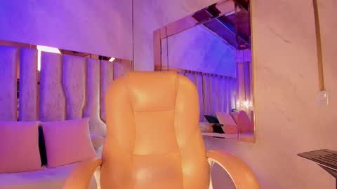 Snapshot of ari_monet chatting on 10, 10, 2025 ARI online show from 10, 10, 2025