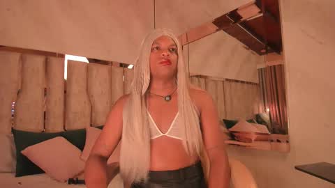 Snapshot of ari_monet chatting on 13, 11, 2025 ARI online show from 13, 11, 2025