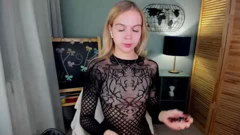 Snapshot of aria69stars chatting on 18, 11, 2025 aria69stars online show from 18, 11, 2025