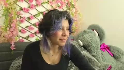 Snapshot of aria_silk chatting on 25, 6, 2026 aria_silk online show from 25, 6, 2026