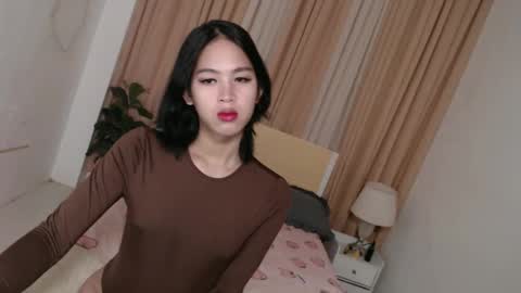 Snapshot of ariahooper chatting on 24, 12, 2024 Christine JorgensenChristmas wish breasts implants online show from 24, 12, 2024