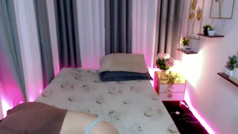 Snapshot of ariahooper chatting on 19, 1, 2026 Christine JorgensenChristmas wish breasts implants online show from 19, 1, 2026