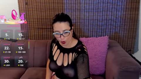 Ariana Cruz online show from 10, 9, 2025