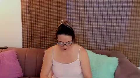 Snapshot of ariana_cross_ chatting on 7, 5, 2026 Ariana Cruz online show from 7, 5, 2026