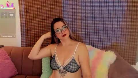 Snapshot of ariana_cross_ chatting on 8, 5, 2026 Ariana Cruz online show from 8, 5, 2026