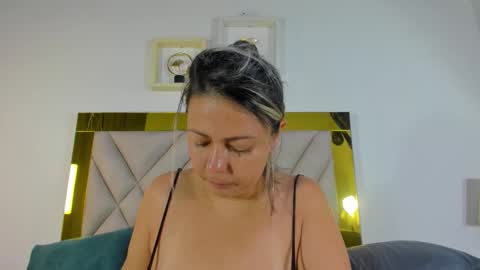 Snapshot of ariana_martins chatting on 1, 10, 2025 ARI online show from 1, 10, 2025