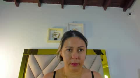 Snapshot of ariana_martins chatting on 15, 10, 2025 ARI online show from 15, 10, 2025