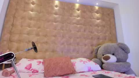Snapshot of ariana_morelly chatting on 4, 7, 2026 ARIANA MORELLY online show from 4, 7, 2026