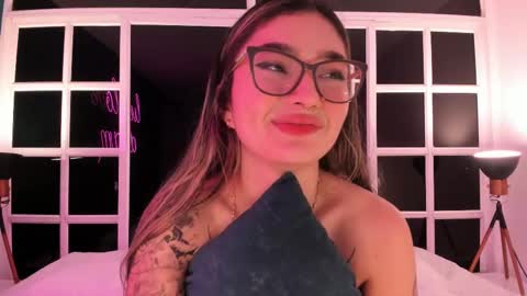 Snapshot of ariana_villada chatting on 7, 3, 2025 Ari online show from 7, 3, 2025