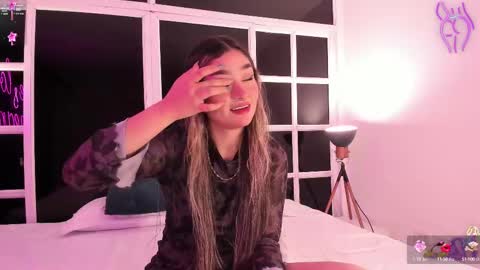 Snapshot of ariana_villada chatting on 8, 3, 2025 Ari online show from 8, 3, 2025