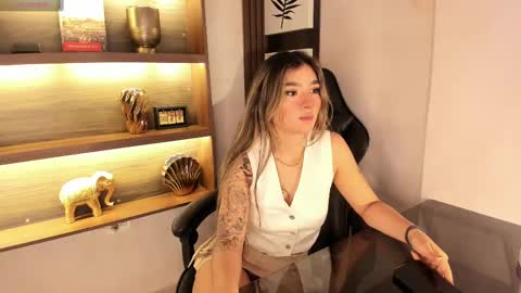 Snapshot of ariana_villada chatting on 9, 3, 2025 Ari online show from 9, 3, 2025