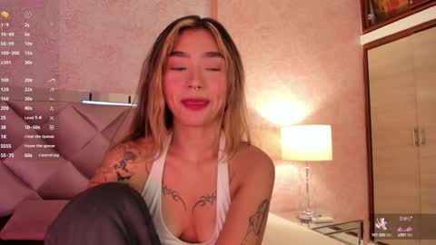 Snapshot of ariana_villada chatting on 7, 10, 2025 Ari online show from 7, 10, 2025