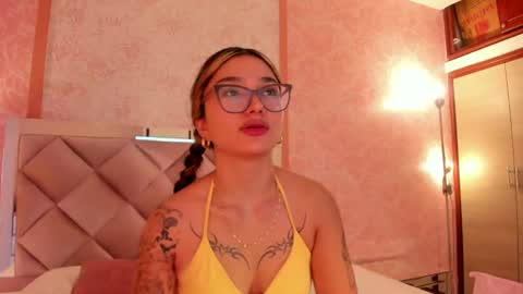 Snapshot of ariana_villada chatting on 17, 10, 2025 Ari online show from 17, 10, 2025