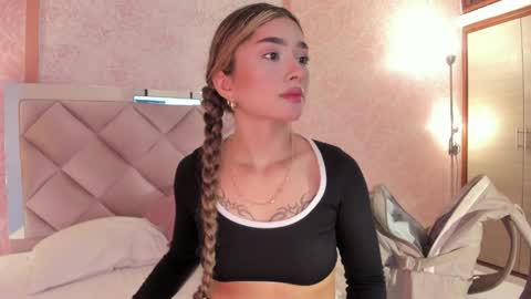 Snapshot of ariana_villada chatting on 18, 10, 2025 Ari online show from 18, 10, 2025
