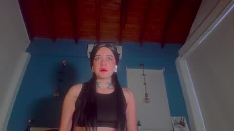 Snapshot of ariana_whitee chatting on 4, 10, 2025 ariana_whitee online show from 4, 10, 2025