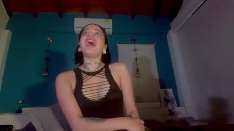 Snapshot of ariana_whitee chatting on 8, 10, 2025 ariana_whitee online show from 8, 10, 2025