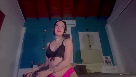 Snapshot of ariana_whitee chatting on 9, 10, 2025 ariana_whitee online show from 9, 10, 2025