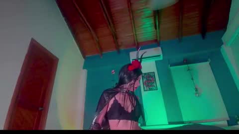 Snapshot of ariana_whitee chatting on 31, 10, 2025 ariana_whitee online show from 31, 10, 2025