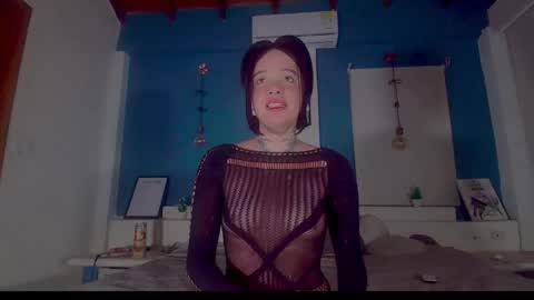 Snapshot of ariana_whitee chatting on 13, 11, 2025 ariana_whitee online show from 13, 11, 2025