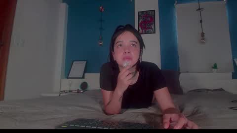 Snapshot of ariana_whitee chatting on 17, 11, 2025 ariana_whitee online show from 17, 11, 2025