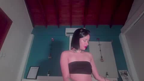 Snapshot of ariana_whitee chatting on 23, 11, 2025 ariana_whitee online show from 23, 11, 2025