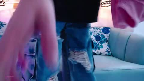 Ari  online show from 5, 10, 2025