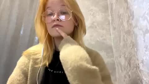 Snapshot of arianawarmington chatting on 17, 7, 2026 Kira online show from 17, 7, 2026