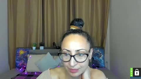 Snapshot of arianna_tifany chatting on 11, 11, 2025 Arianna online show from 11, 11, 2025