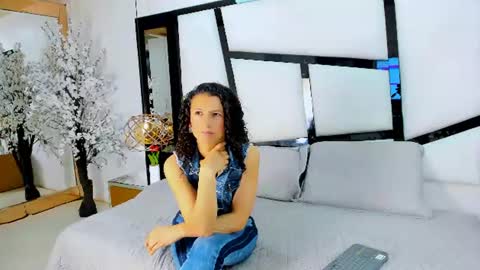 ariannarussell1 online show from 23, 7, 2026