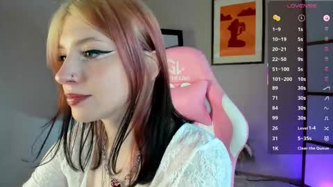 Snapshot of arielabradberry chatting on 10, 9, 2025 Ariel online show from 10, 9, 2025
