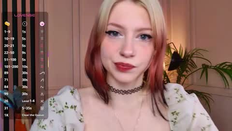 Snapshot of arielabradberry chatting on 5, 12, 2025 Ariel online show from 5, 12, 2025