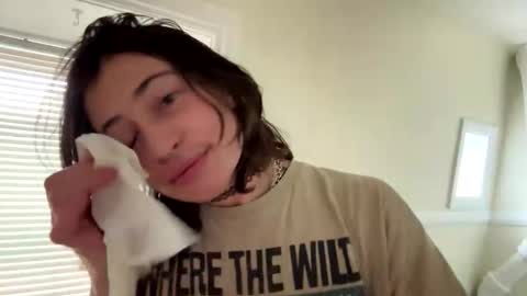 ariel  colin when hes here online show from 25, 11, 2025