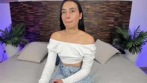 Snapshot of ariiaa_1 chatting on 5, 11, 2025 ARIANNA online show from 5, 11, 2025