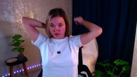 Snapshot of arlana_klart chatting on 10, 11, 2025 Arlana online show from 10, 11, 2025