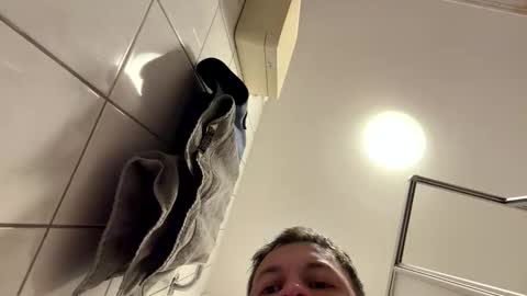 armyskater32 online show from 8, 4, 2026