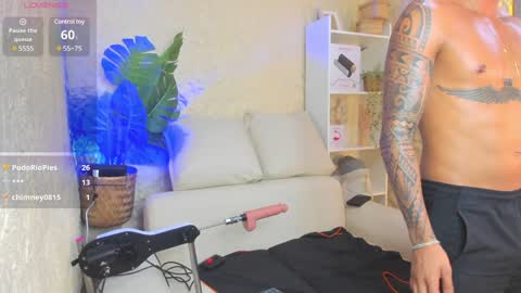 Snapshot of aron_bolt chatting on 26, 1, 2025 ARON BOLT online show from 26, 1, 2025