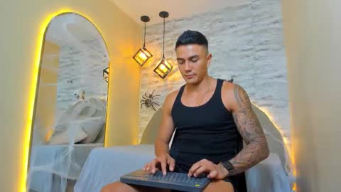 Snapshot of aron_bolt chatting on 18, 10, 2025 ARON BOLT online show from 18, 10, 2025