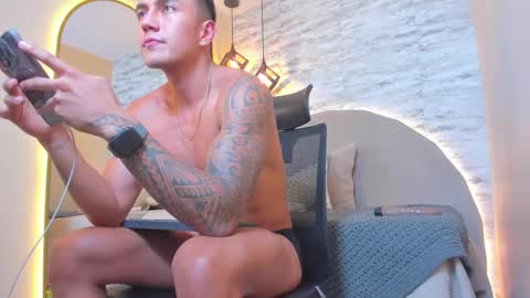 Snapshot of aron_bolt chatting on 29, 11, 2025 ARON BOLT online show from 29, 11, 2025