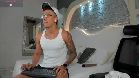 Snapshot of aron_bolt chatting on 11, 1, 2026 ARON BOLT online show from 11, 1, 2026