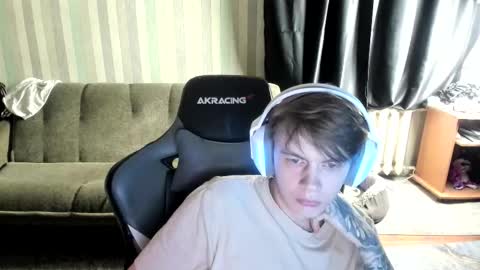 Snapshot of aron_neall chatting on 18, 12, 2025 biggest penis online show from 18, 12, 2025