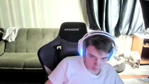 Snapshot of aron_neall chatting on 23, 12, 2025 biggest penis online show from 23, 12, 2025